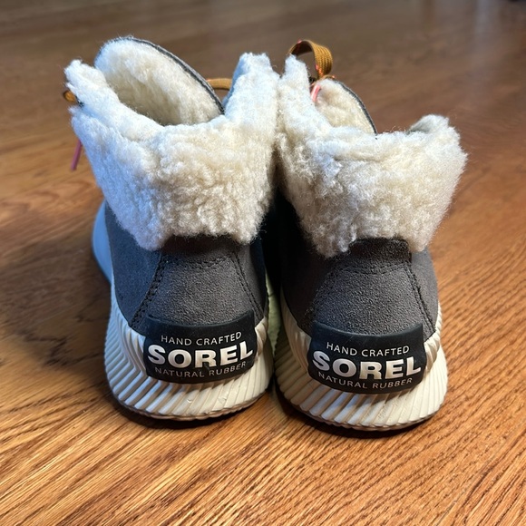 Sorel Boots - Picture 3 of 6